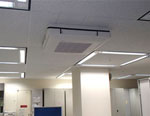 事務所天井にある業務用エアコン